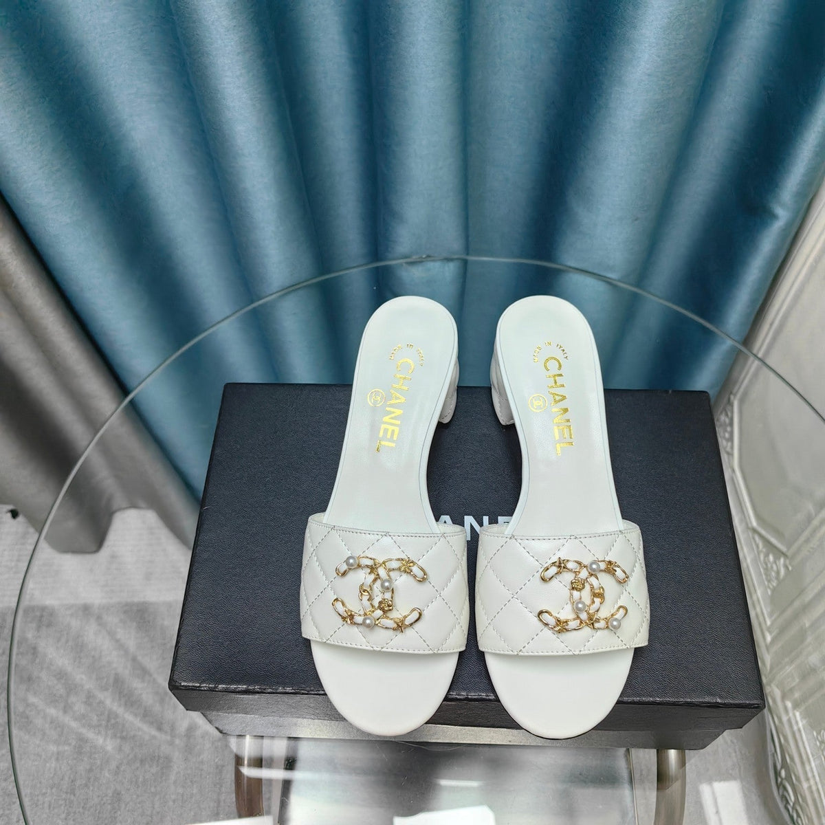 MULE SLIDE SANDAL IN WHITE LAMBSKIN
