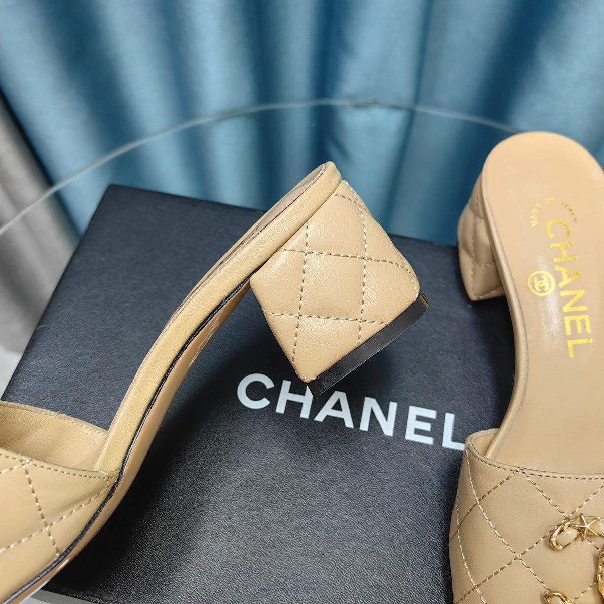 MULE SLIDE SANDAL IN BEIGE CREAM LAMBSKIN