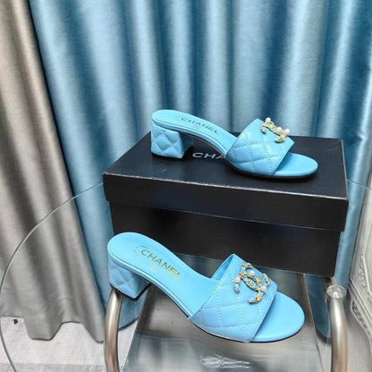 MULE SLIDE SANDAL IN SKY BLUE LAMBSKIN