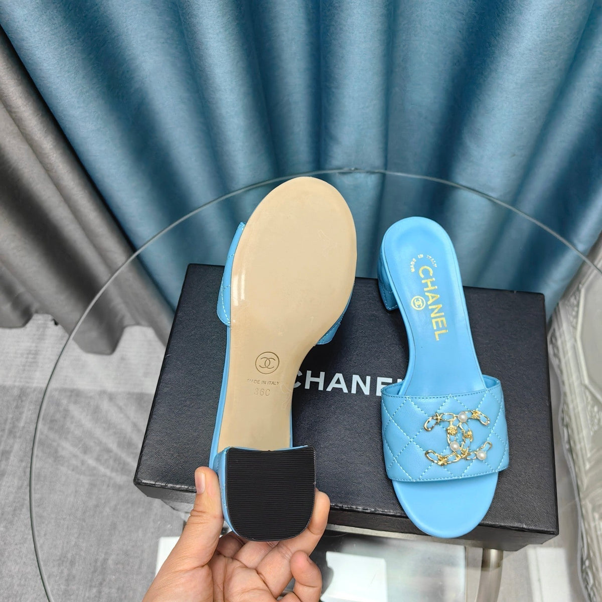 MULE SLIDE SANDAL IN SKY BLUE LAMBSKIN