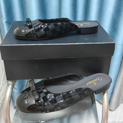 MULE IN BLACK SATIN AND LAMBSKIN