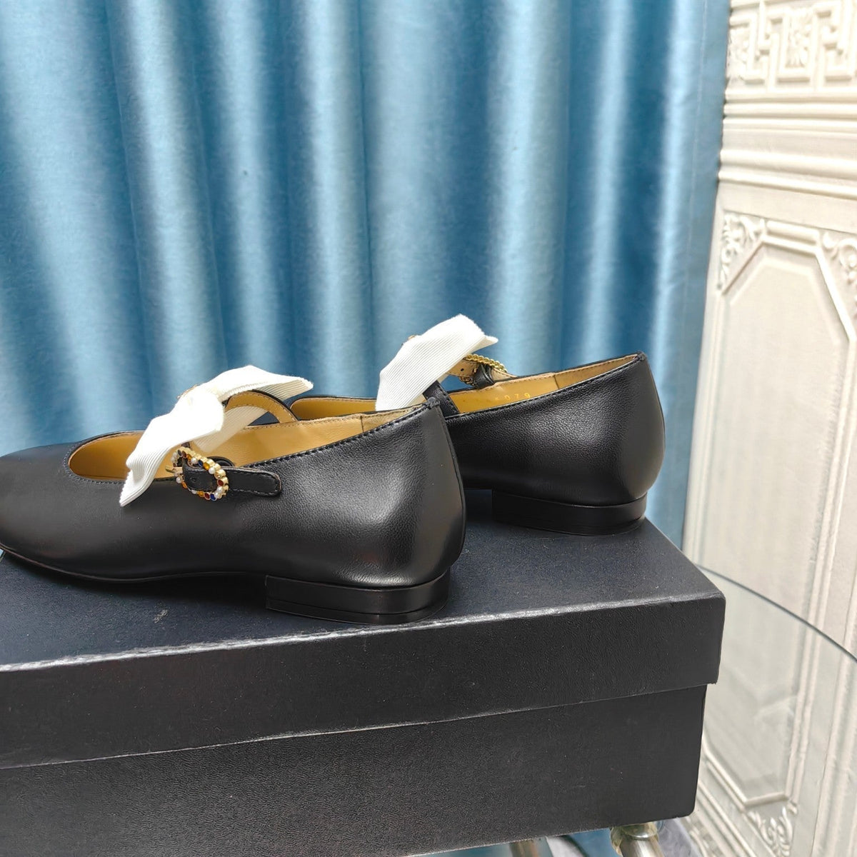 MARY JANE SHOES BLACK SHEEPSKIN WITH WHITE BOW