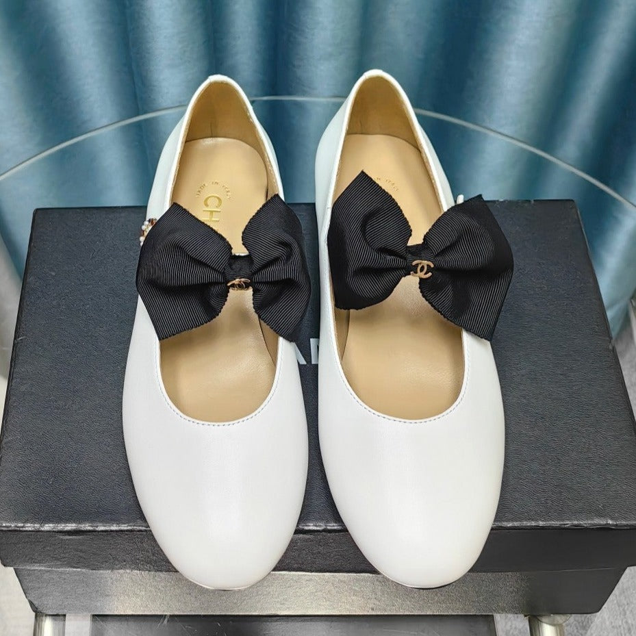 MARY JANE SHOES WHITE SHEEPSKIN WITH BLACK BOW