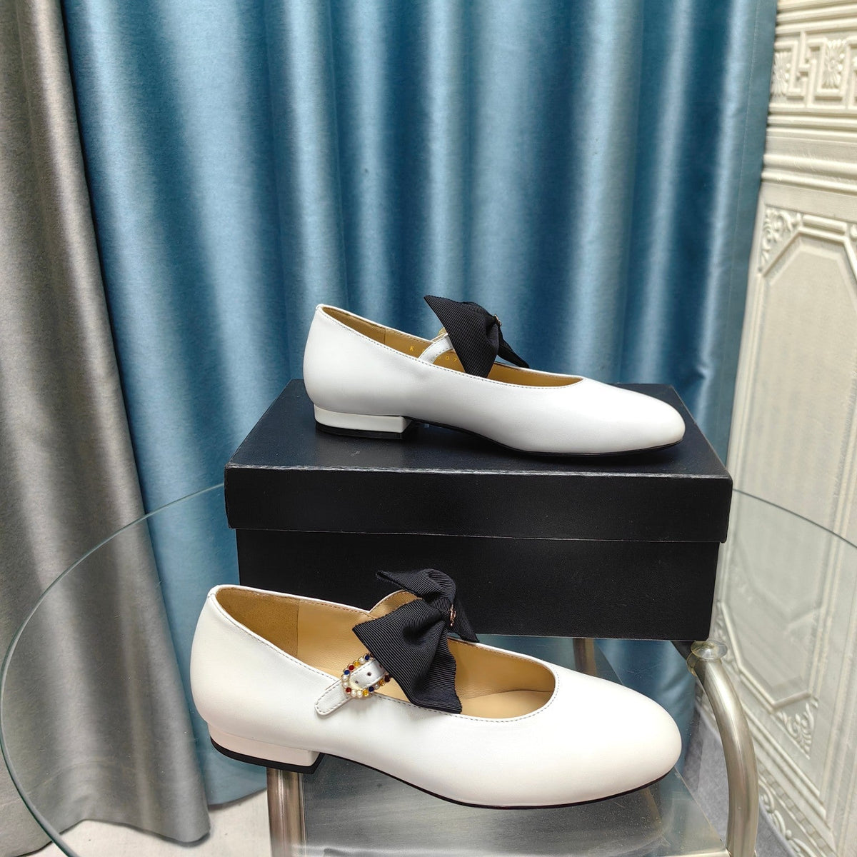 MARY JANE SHOES WHITE SHEEPSKIN WITH BLACK BOW