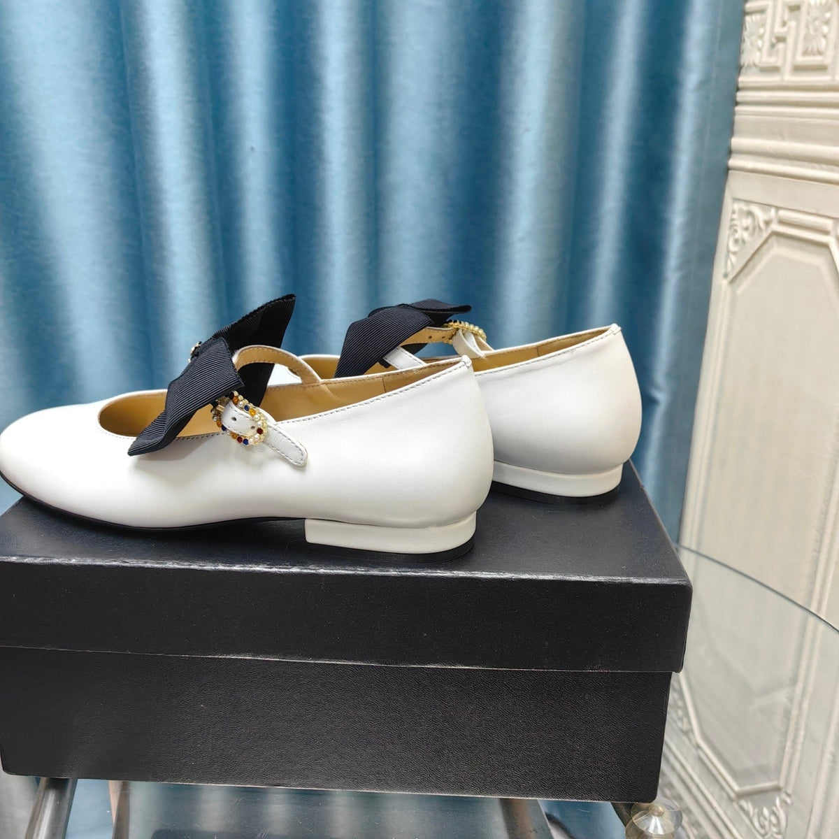 MARY JANE SHOES WHITE SHEEPSKIN WITH BLACK BOW