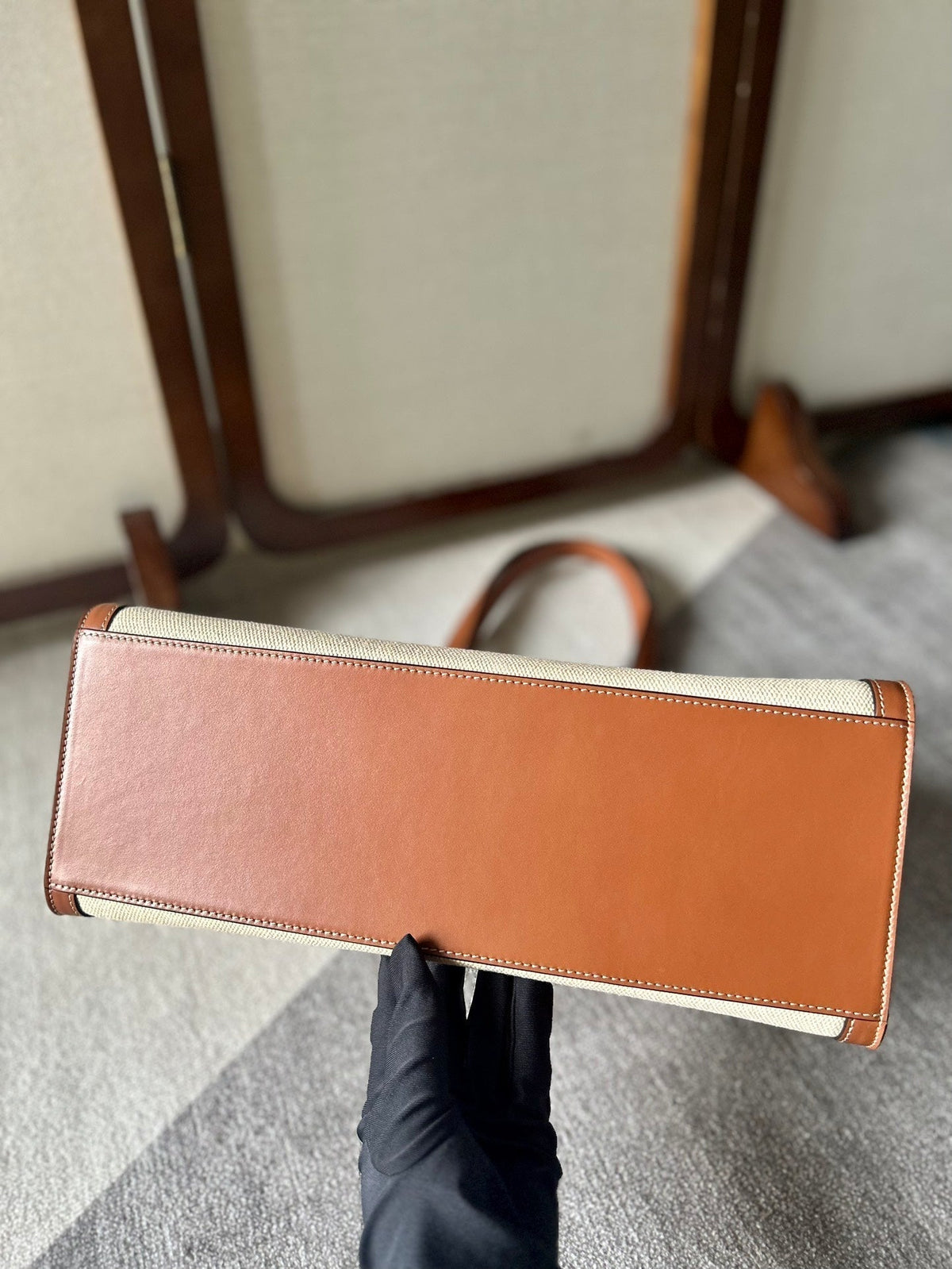 CABAS 37 IN WHITE CANVAS AND BRONZE BROWN CALFSKIN TRIM GOLD LOCK