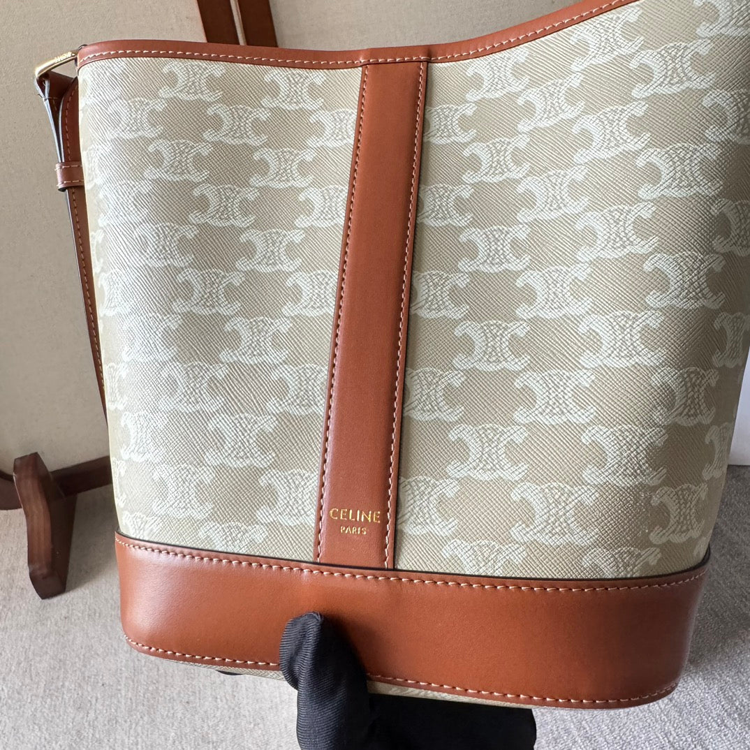 BUCKET 30 IN BEIGE TRIOMPHE CANVAS AND RED BROWN CALFSKIN TRIM