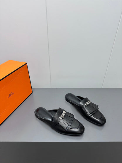 0Z MULE IN BLACK LAMBSKIN WITH FRINGE DETAIL