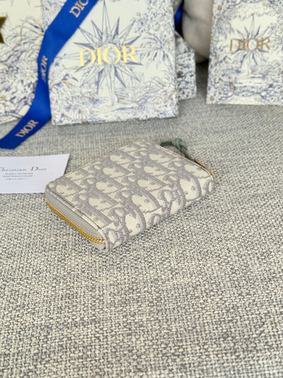 MONTAIGNE VOYAGEUR COIN PURSE 12 IN GREY MONOGRAM OBLIQUE JACQUARD