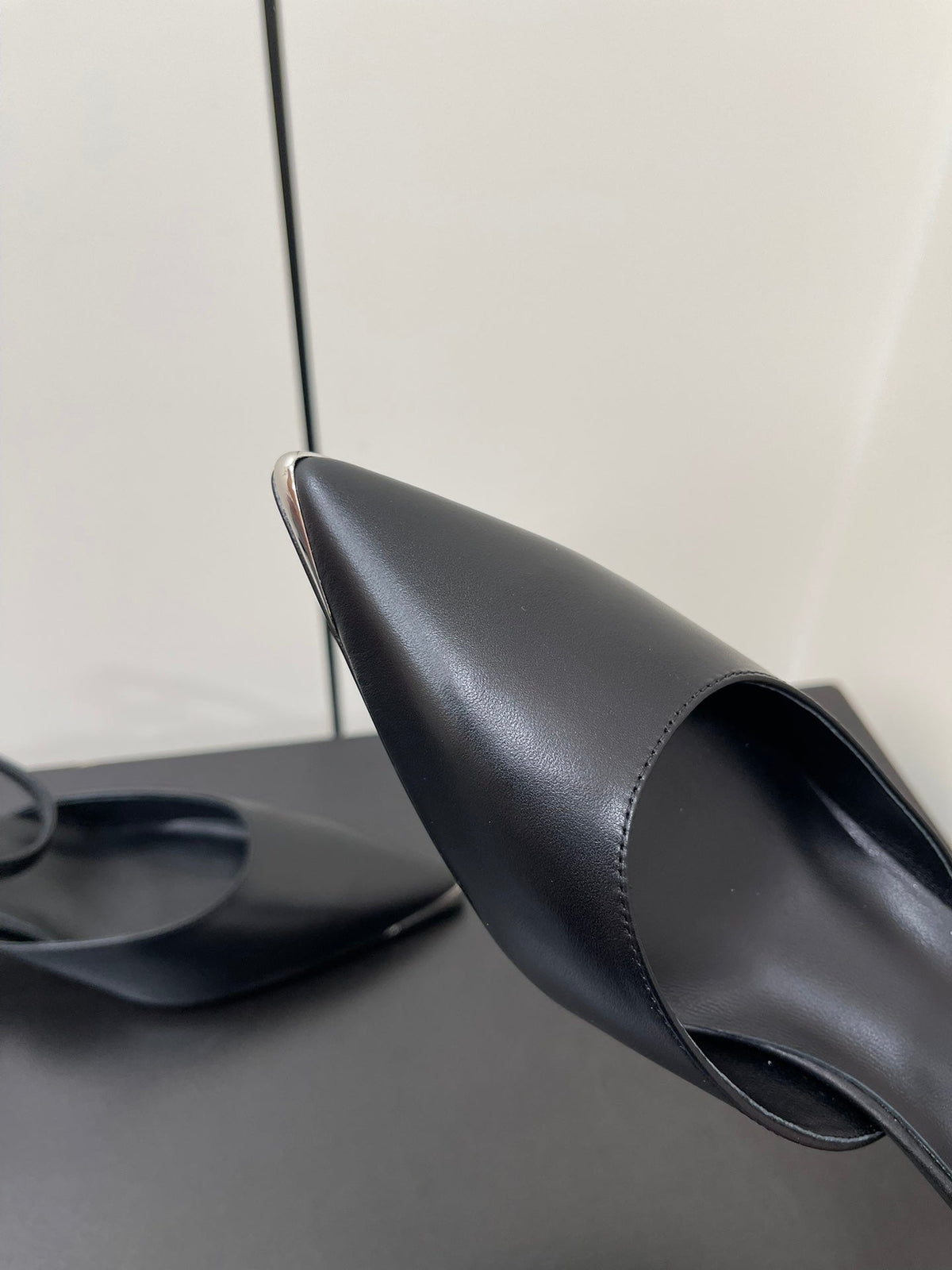 MORRAINE SLINGBACK PUMPS IN BLACK CALFSKIN