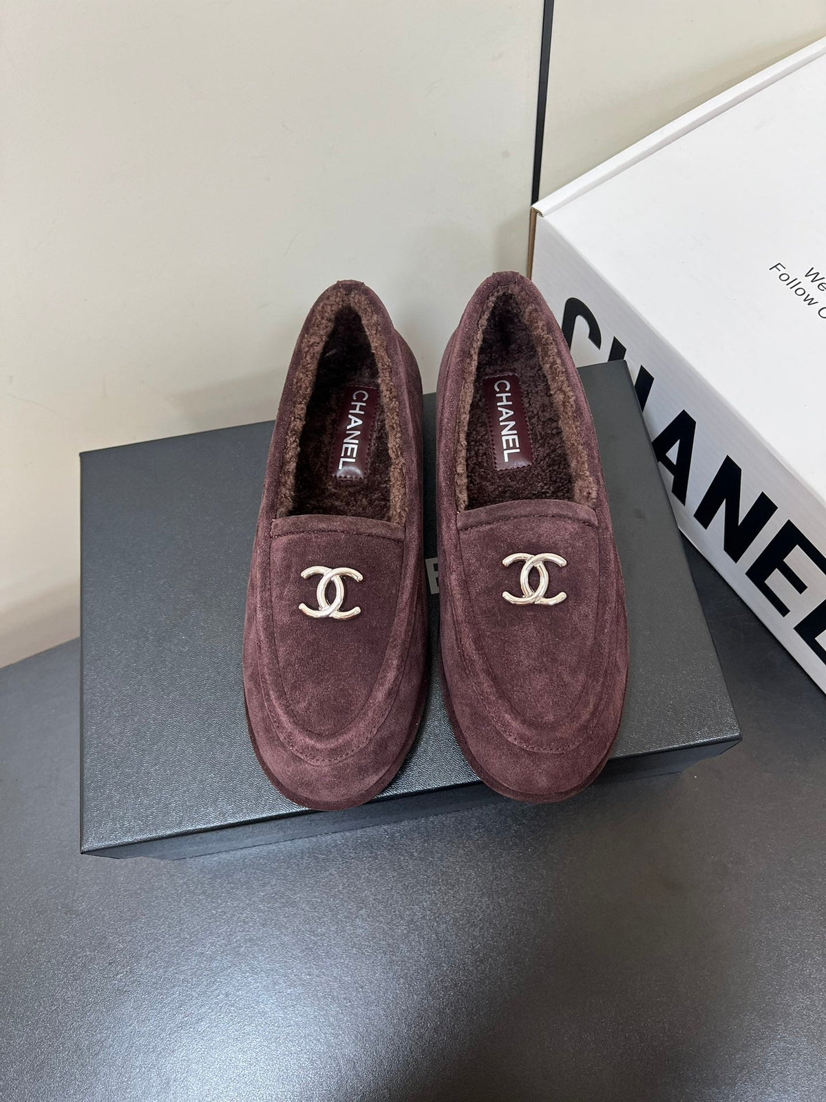 LOAFER IN CHESTNUT BROWN SUEDE AND SOLF FLEECE LINING