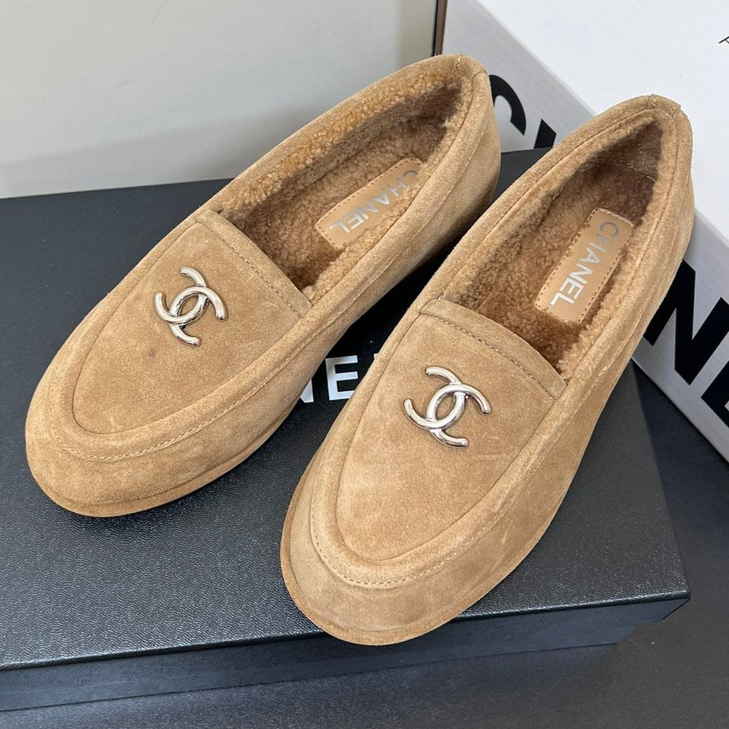 LOAFER IN SEPIA TAN SUEDE AND SOLF FLEECE LINING
