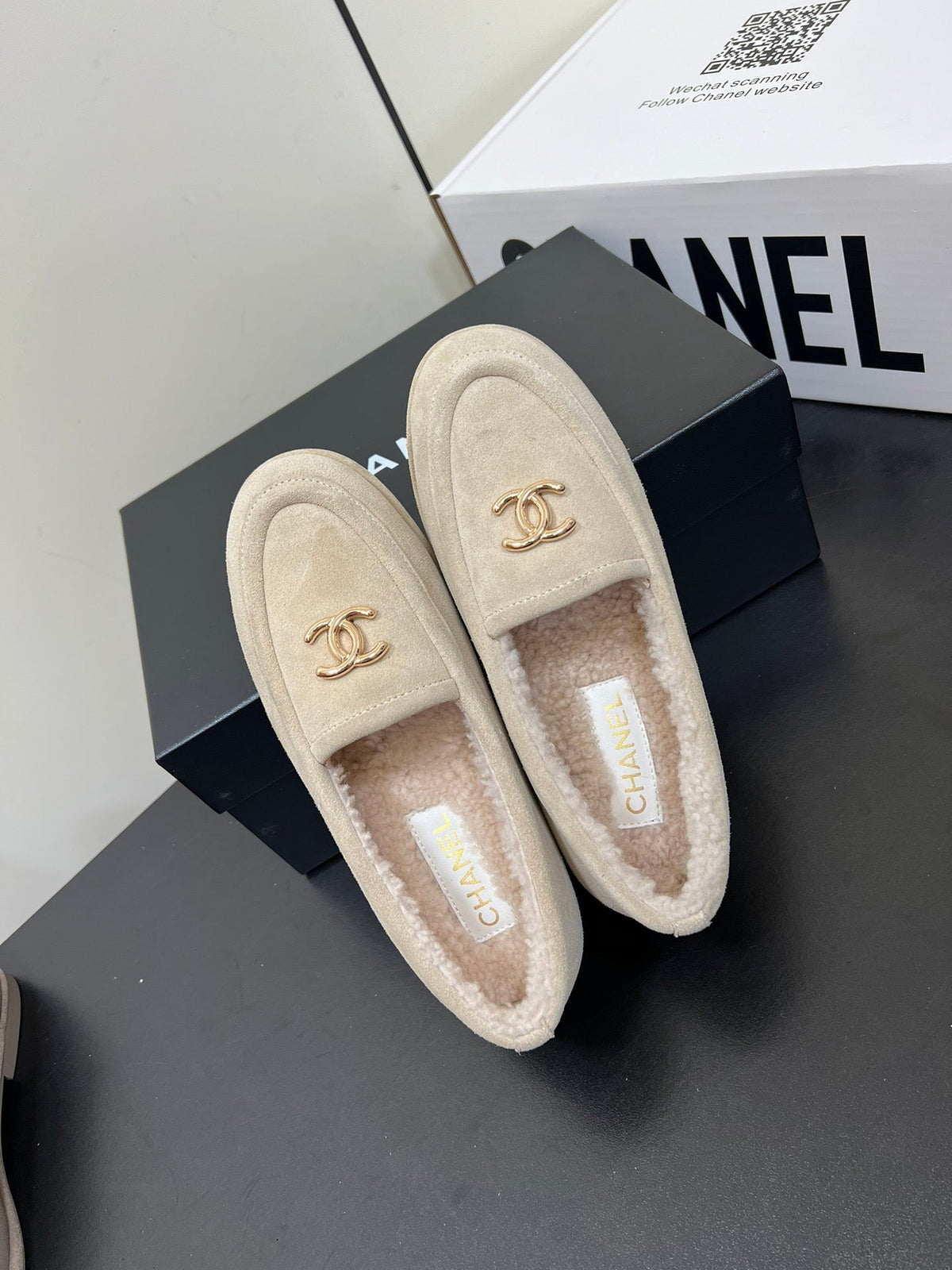 LOAFER IN BEIGE SUEDE AND SOLF FLEECE LINING