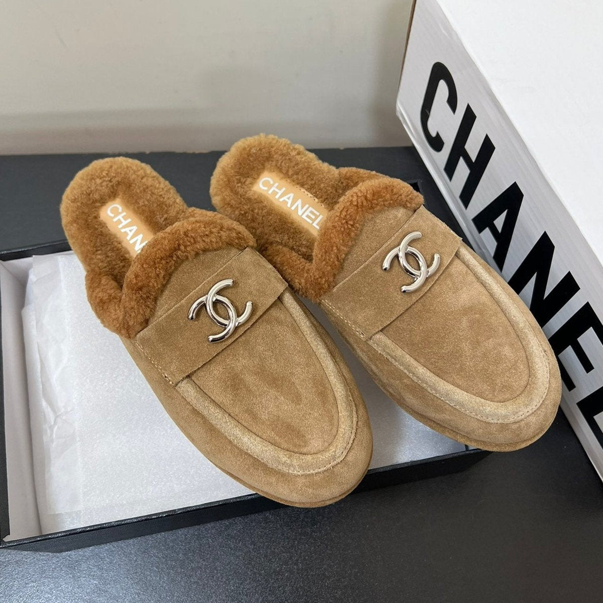 LOAFERS MULE IN PEANUT BROWN SUEDE AND FLEECE LINING