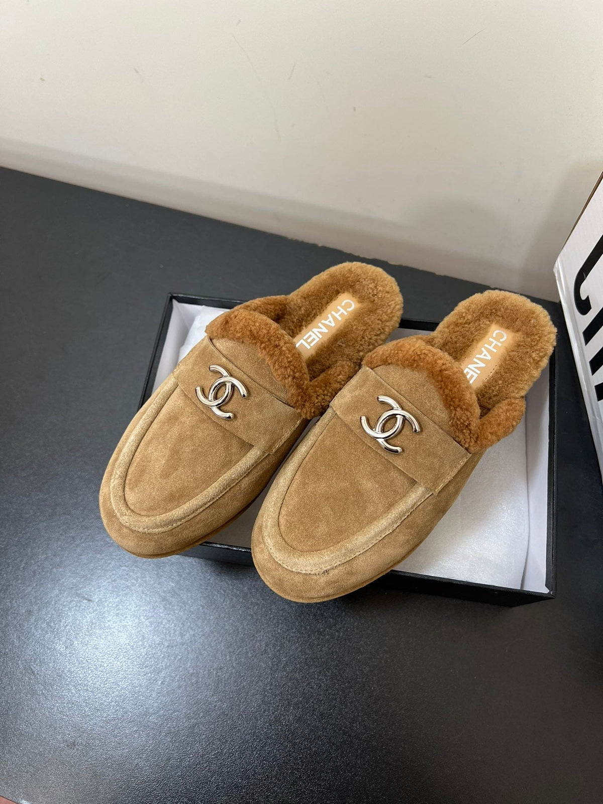 LOAFERS MULE IN PEANUT BROWN SUEDE AND FLEECE LINING