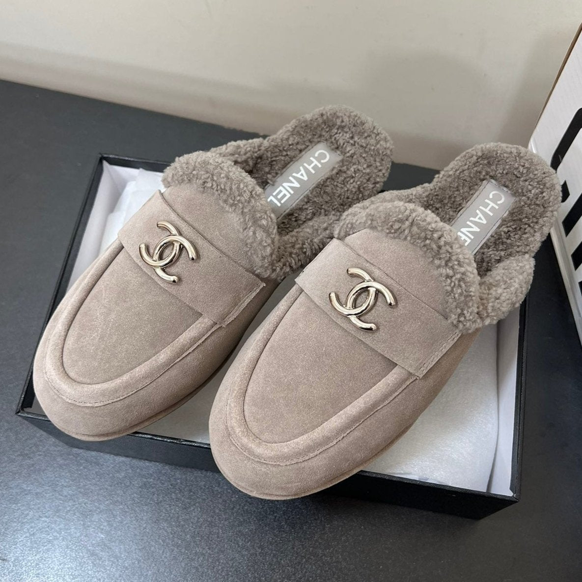 LOAFERS MULE IN DESERT BROWN SUEDE AND FLEECE LINING