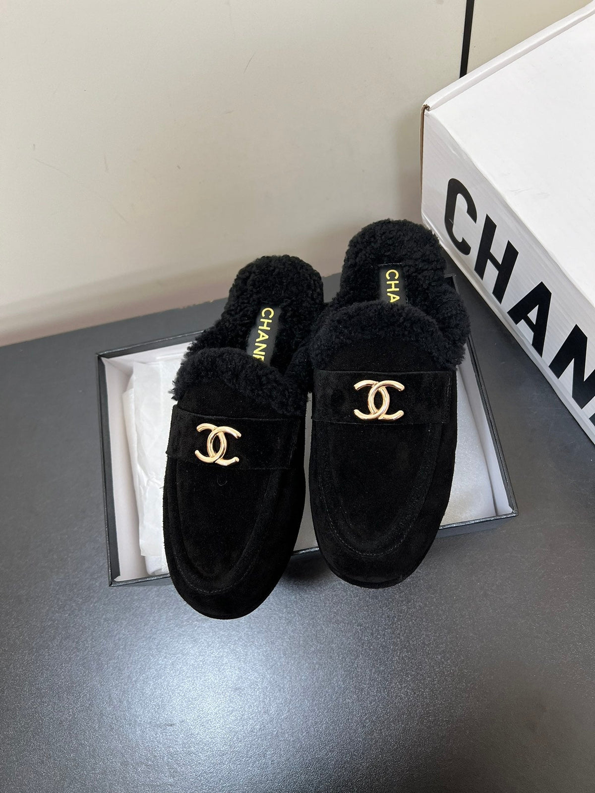 LOAFERS MULE IN BLACK SUEDE AND FLEECE LINING