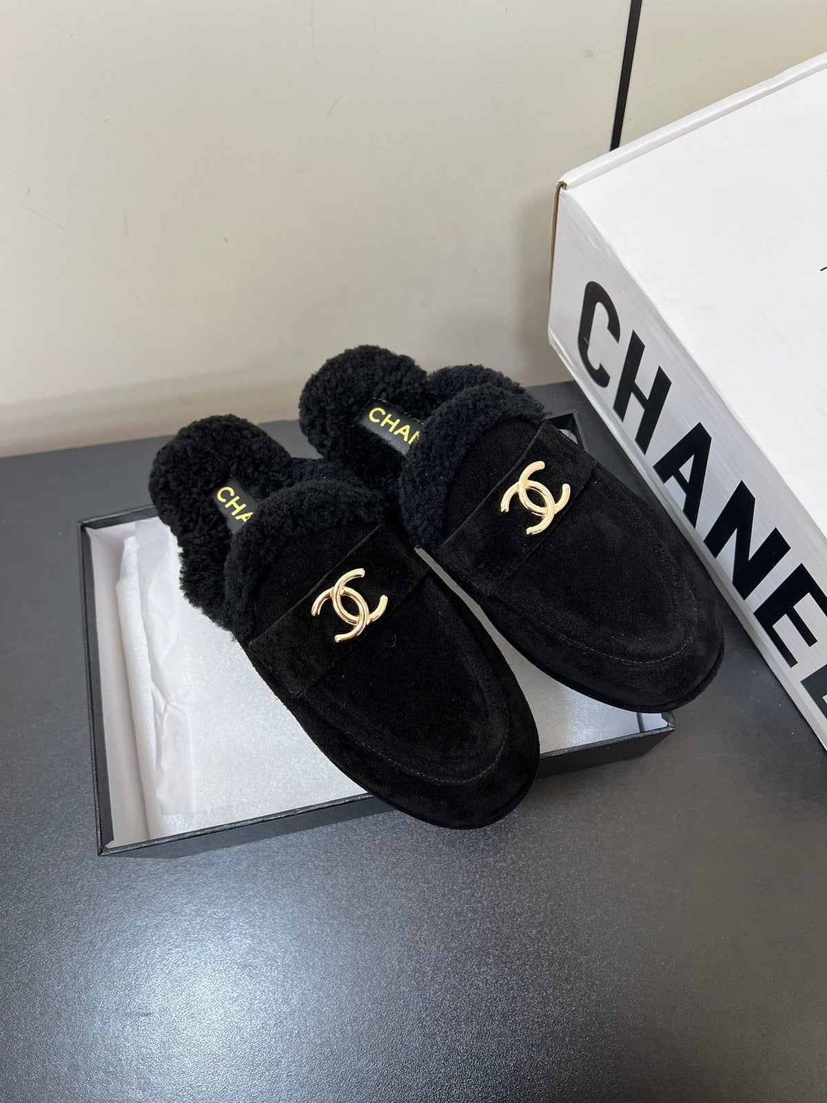 LOAFERS MULE IN BLACK SUEDE AND FLEECE LINING