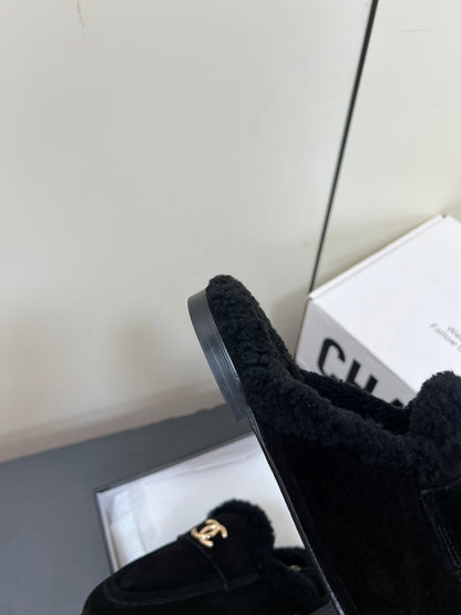 LOAFERS MULE IN BLACK SUEDE AND FLEECE LINING