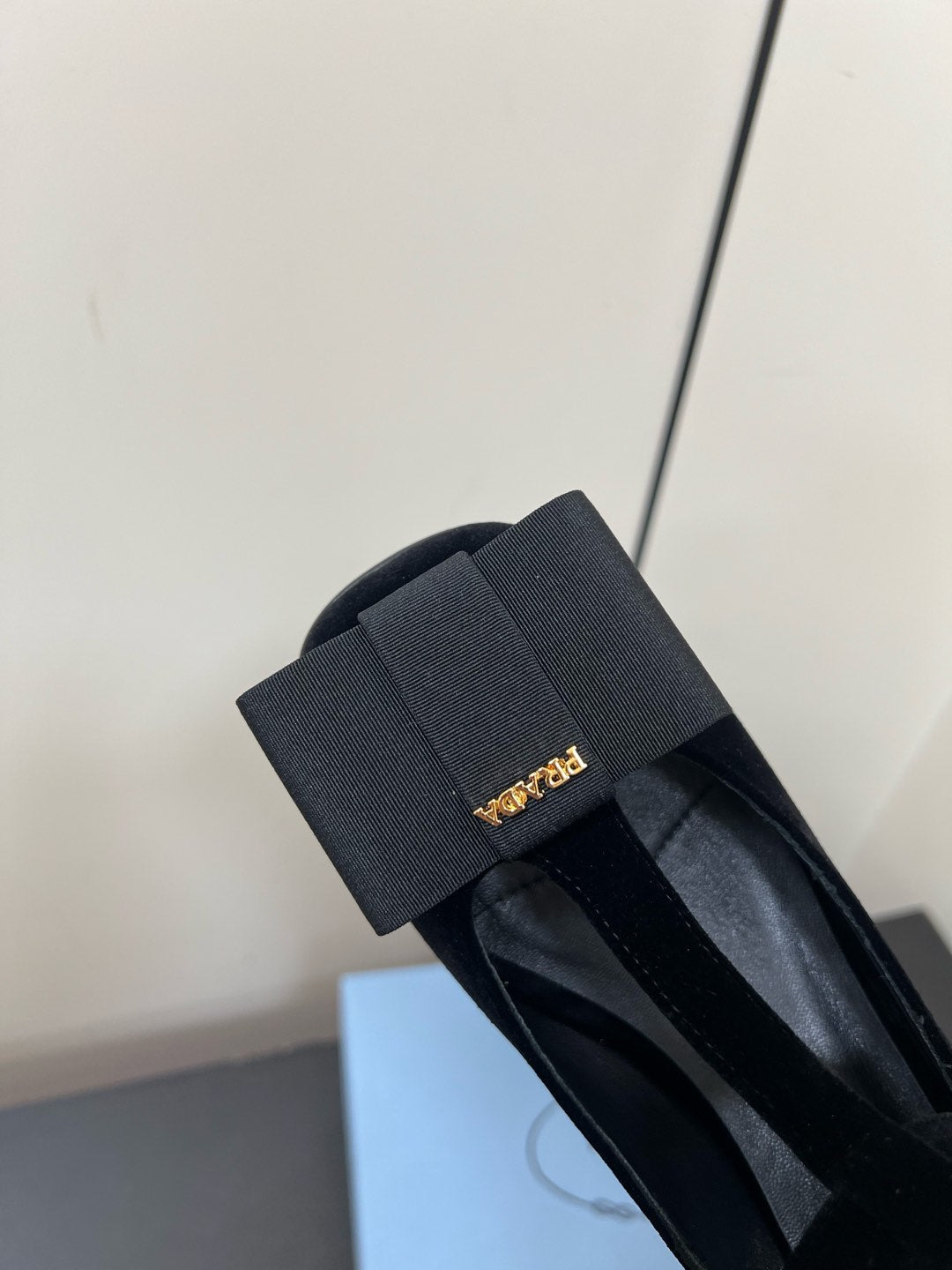 BOW MARY JANE PUMPS WITH T-STRAP IN BLACK VELVET