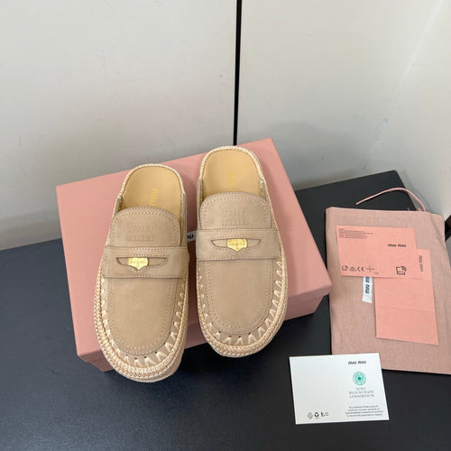 MULES SLIPPERS IN BEIGE SUEDE WITH GOLD COIN