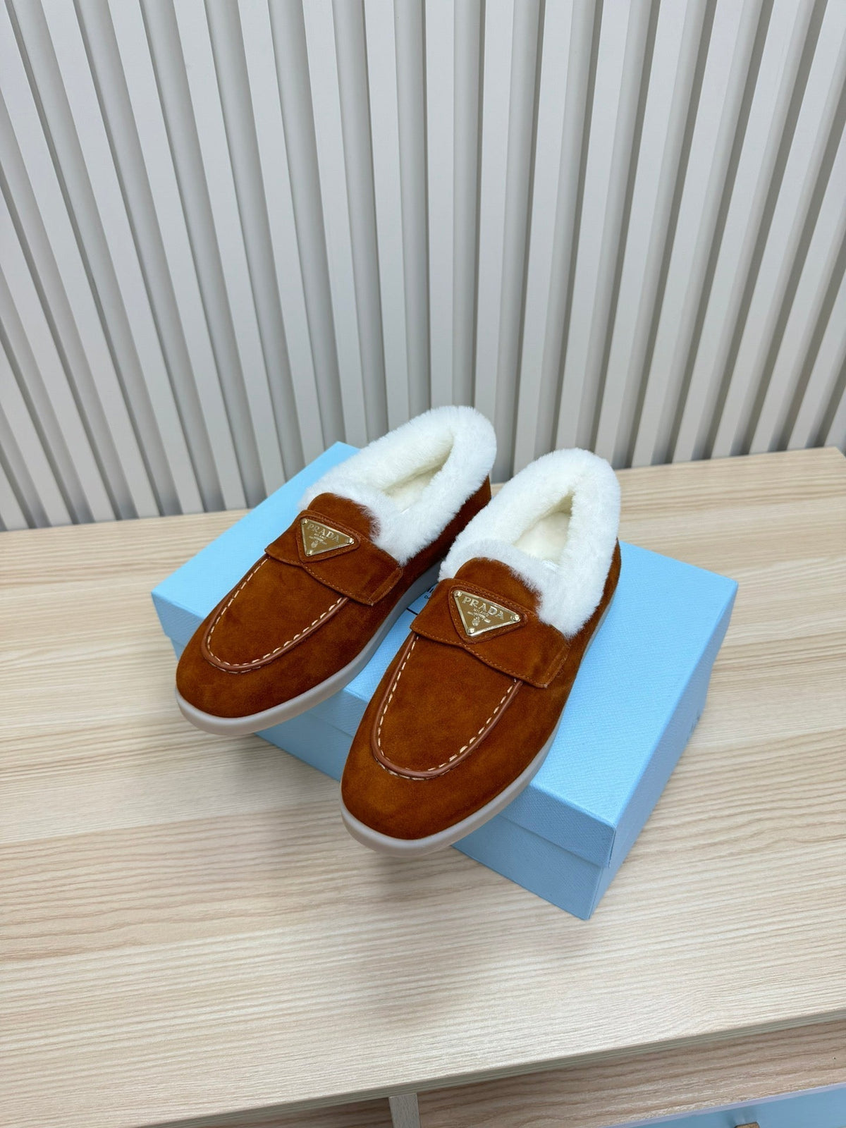 LOAFER IN RED BROWN SUEDE AND FUR LINING ATTACHED TRIANGLE LOGO