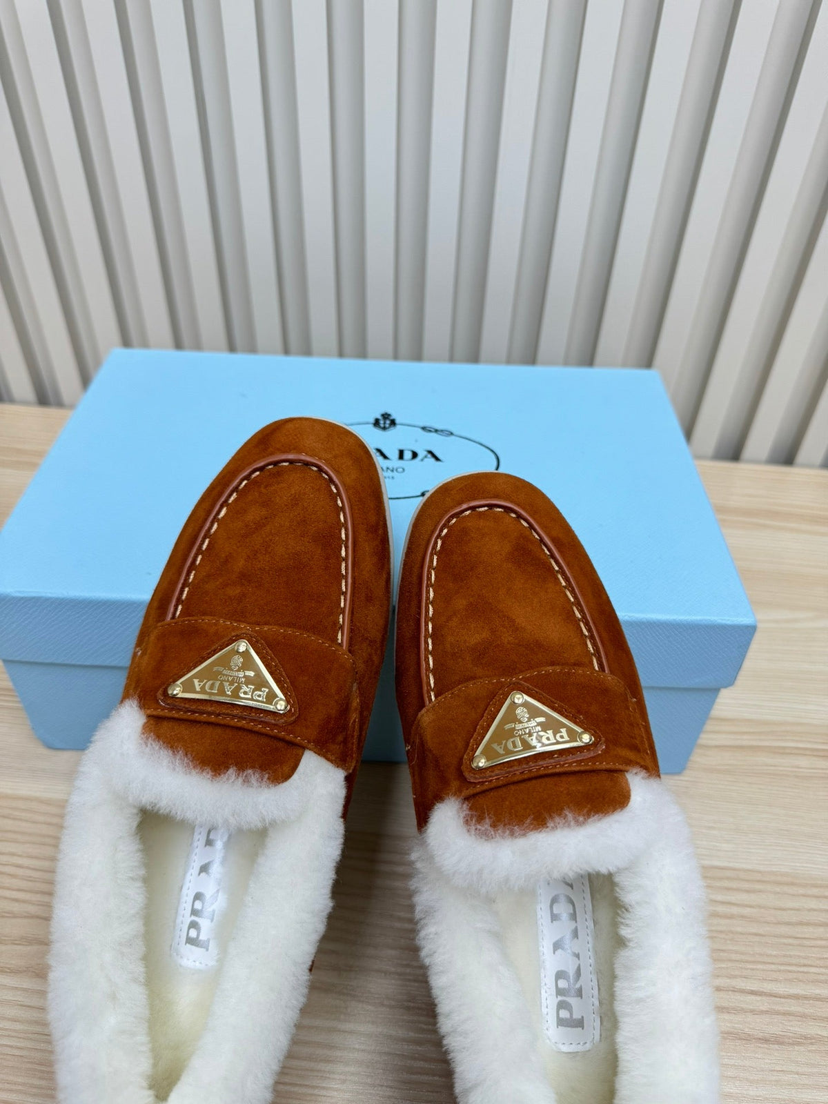 LOAFER IN RED BROWN SUEDE AND FUR LINING ATTACHED TRIANGLE LOGO