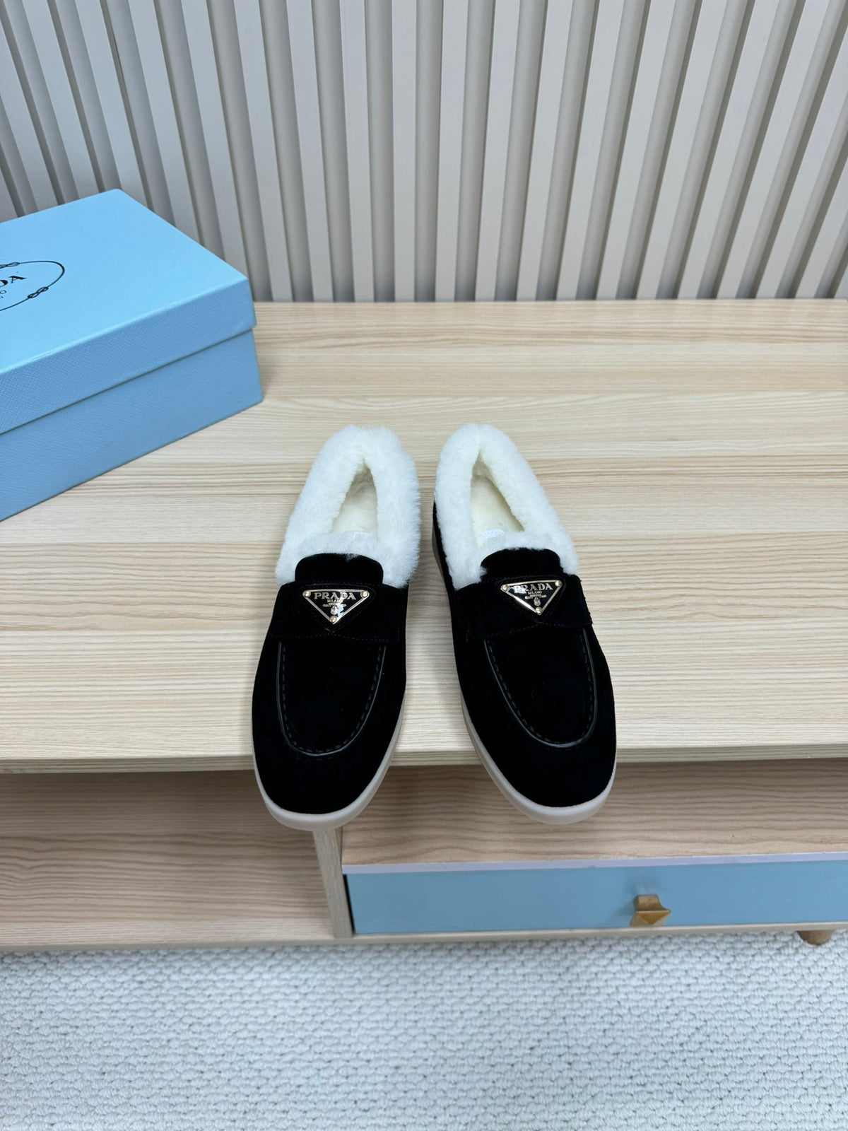 LOAFER IN BLACK SUEDE AND FUR LINING ATTACHED TRIANGLE LOGO