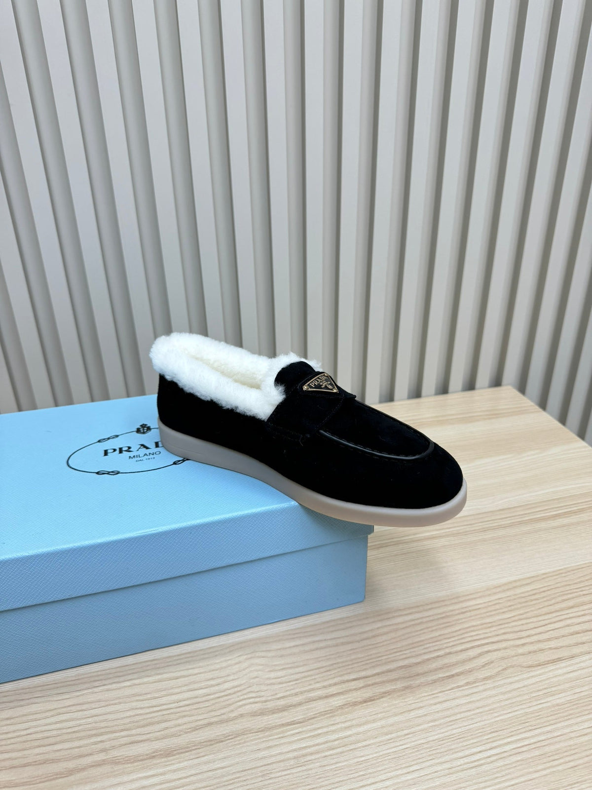 LOAFER IN BLACK SUEDE AND FUR LINING ATTACHED TRIANGLE LOGO