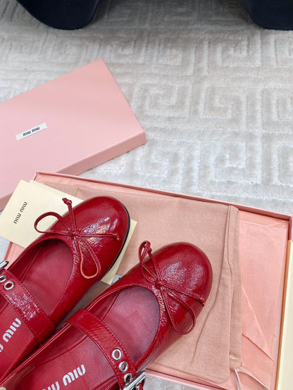 BOW MARY JANE FLAT IN RED NAPLAK LAMBSKIN