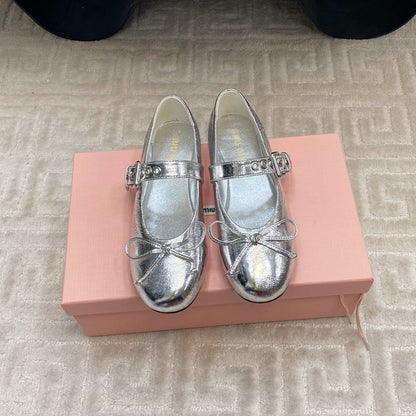 BOW MARY JANE FLAT IN SILVER LAMBSKIN