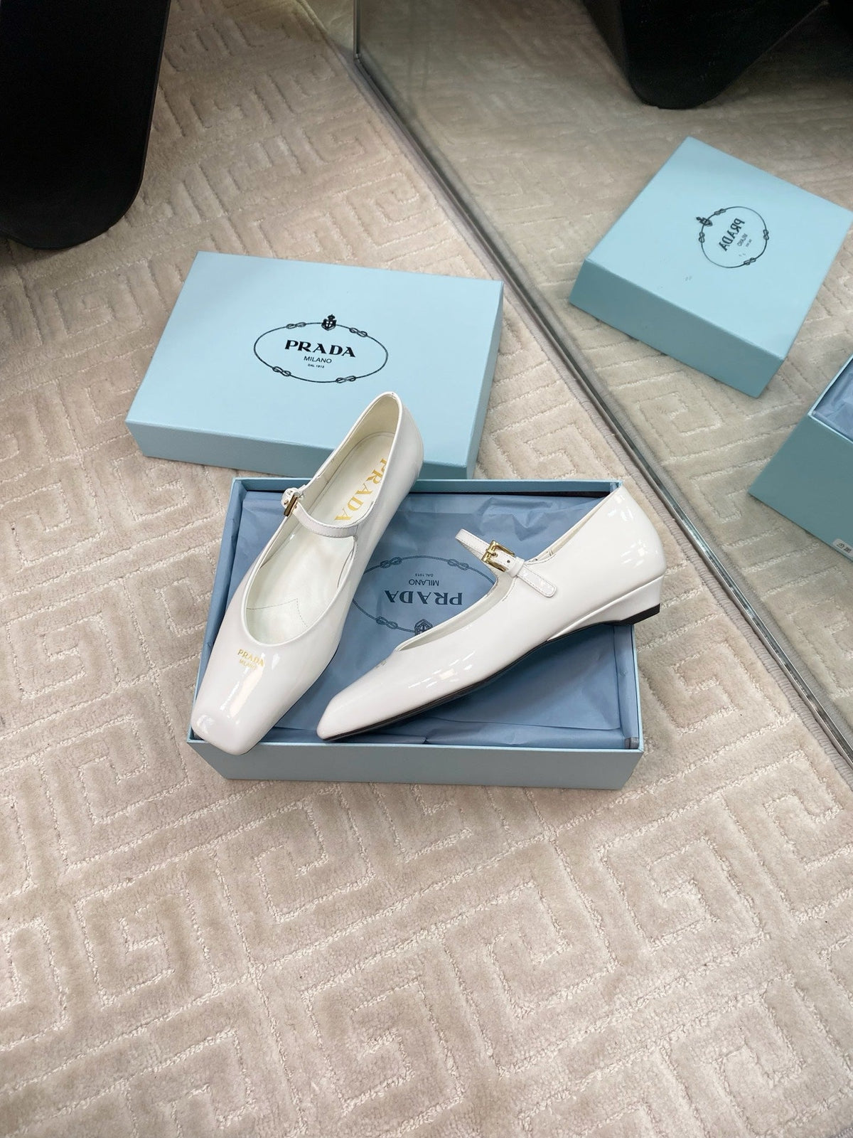 MARY JANE FLATS SQUARE TOE IN WHITE PATENT SHEEPSKIN