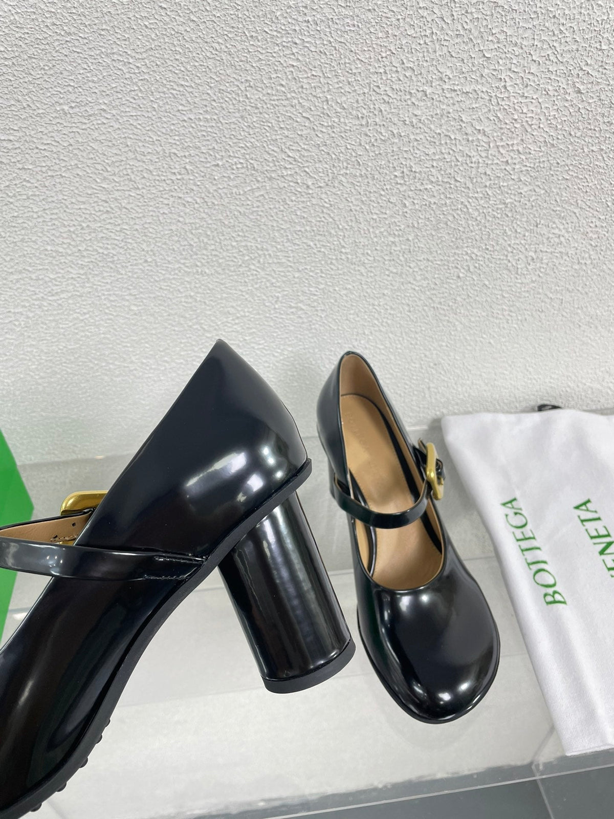 ATOMIC MARY-JANE PUMP 9 CM IN BLACK CALFSKIN