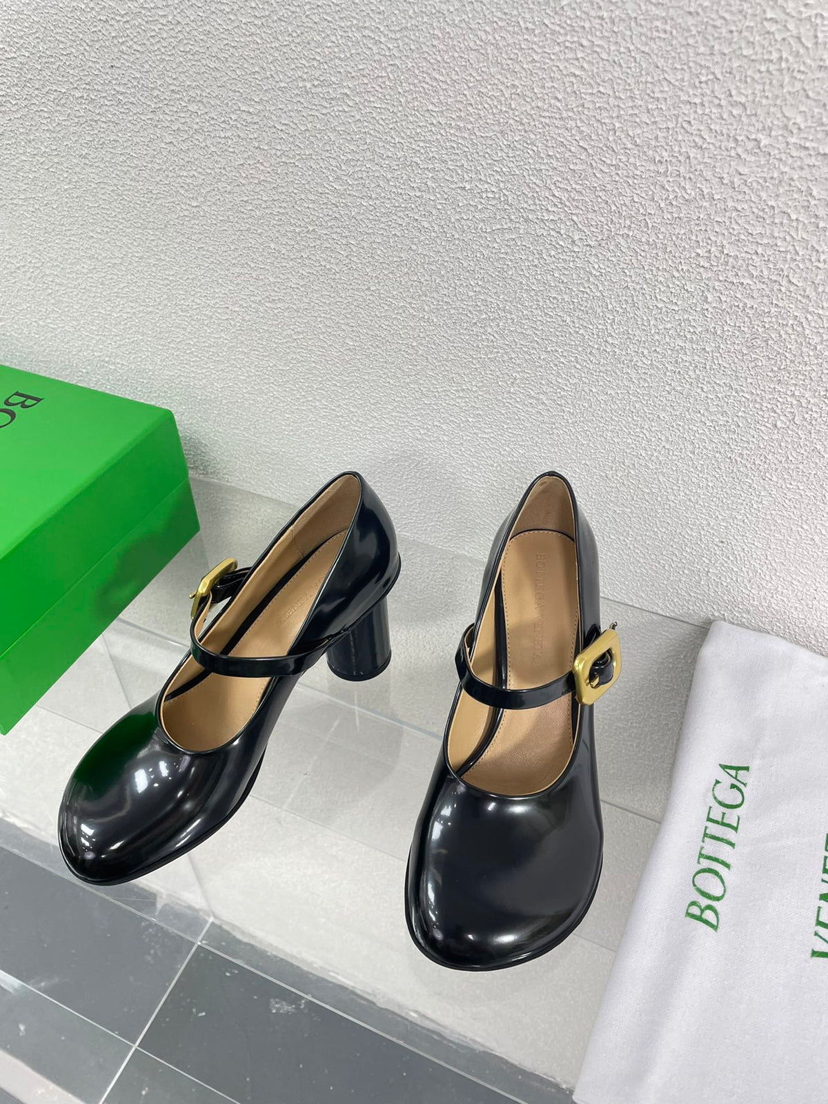 ATOMIC MARY-JANE PUMP 9 CM IN BLACK CALFSKIN