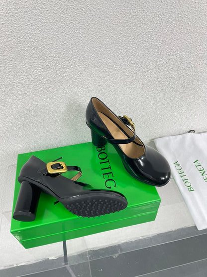 ATOMIC MARY-JANE PUMP 9 CM IN BLACK CALFSKIN