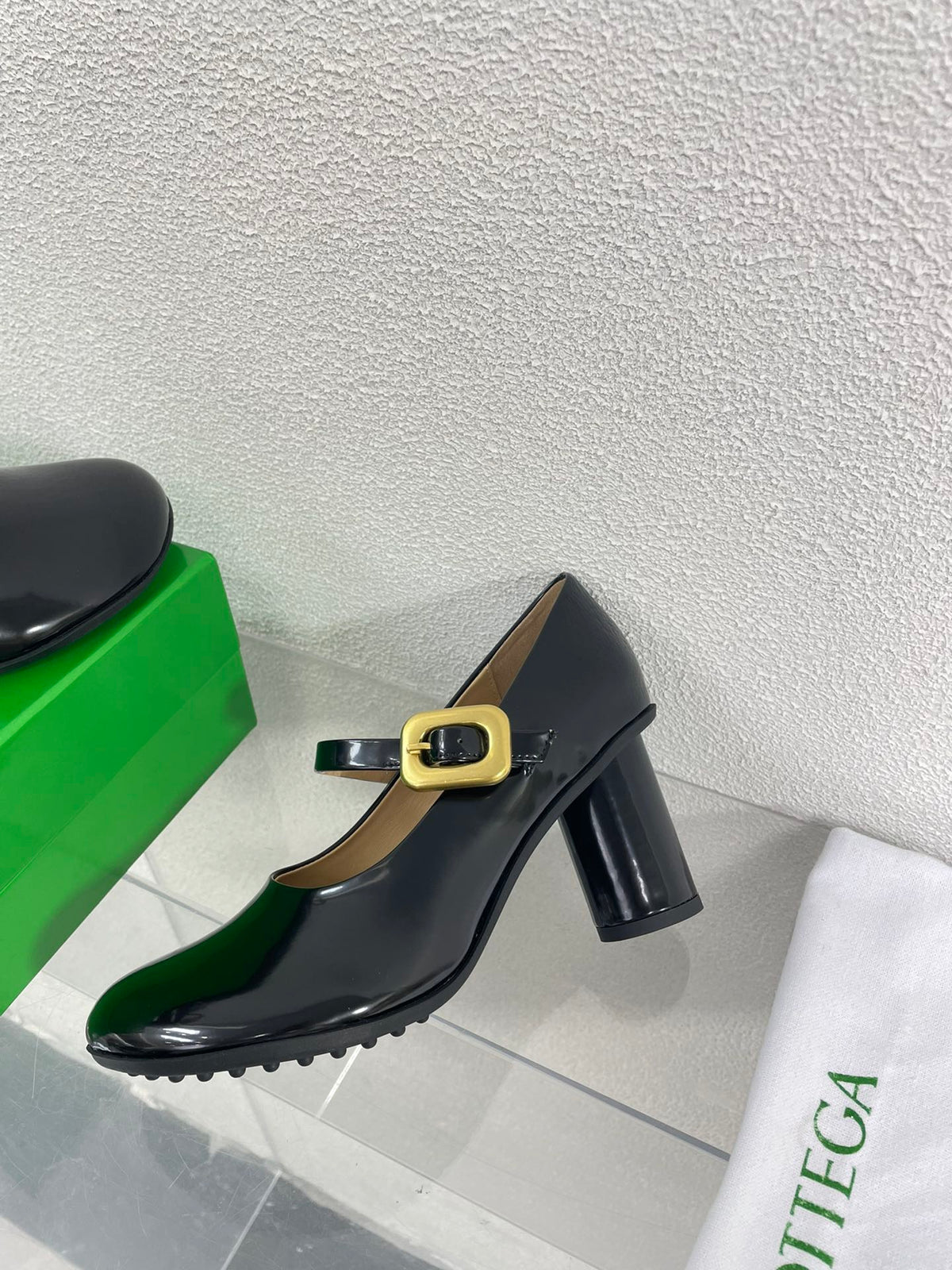 ATOMIC MARY-JANE PUMP 9 CM IN BLACK CALFSKIN