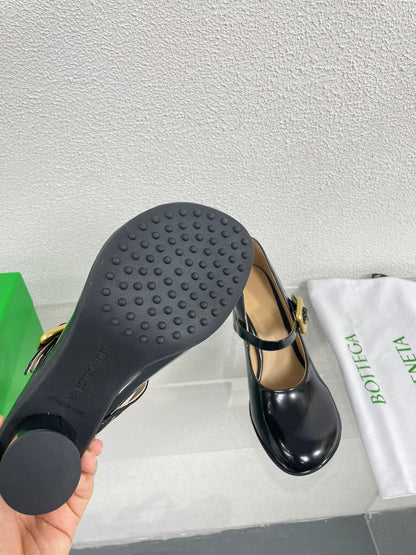 ATOMIC MARY-JANE PUMP 9 CM IN BLACK CALFSKIN