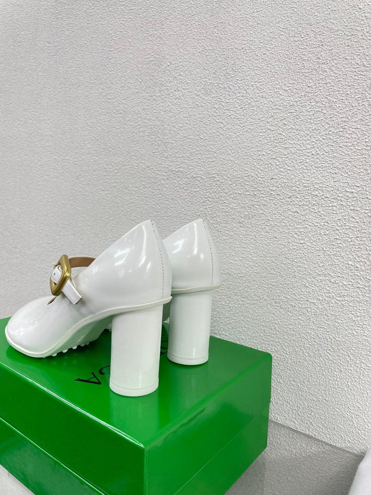 ATOMIC MARY-JANE PUMP 9 CM IN WHITE CALFSKIN