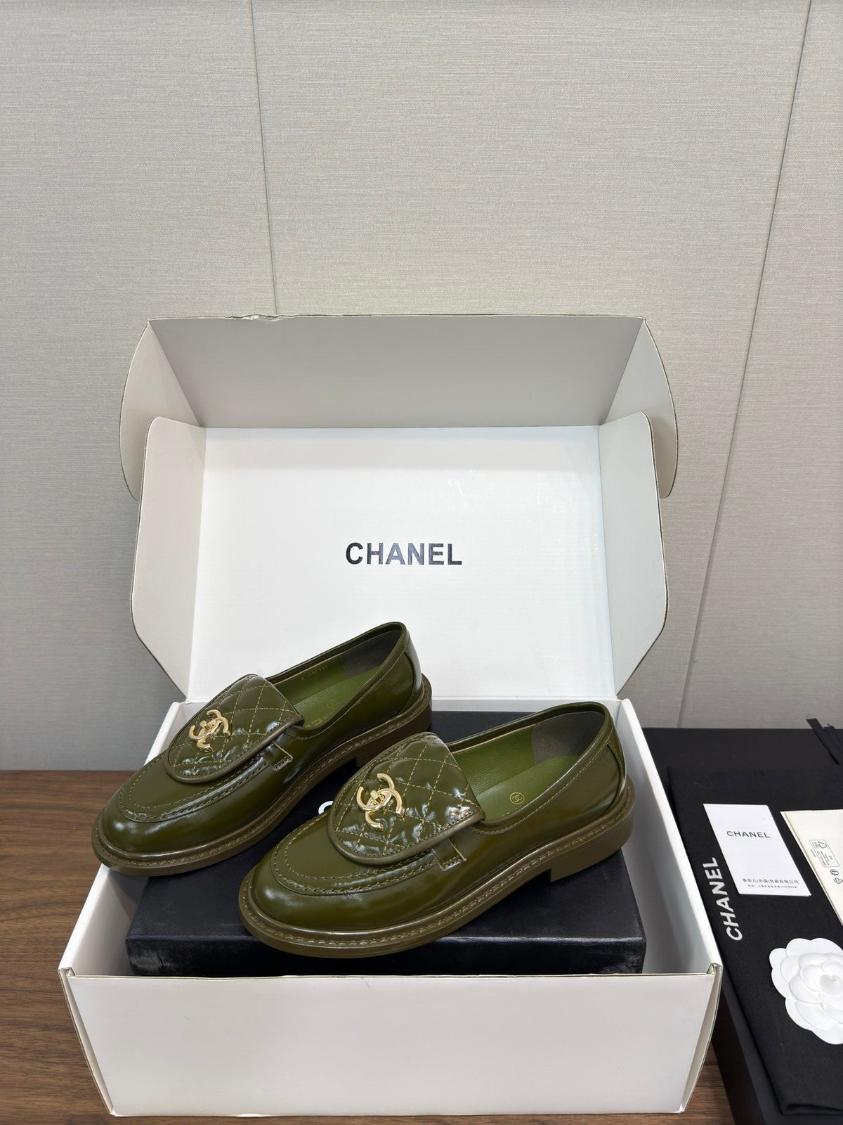 MOCCASIN 2.5 CM IN ARMY GREEN PREMIUM LAMBSKIN