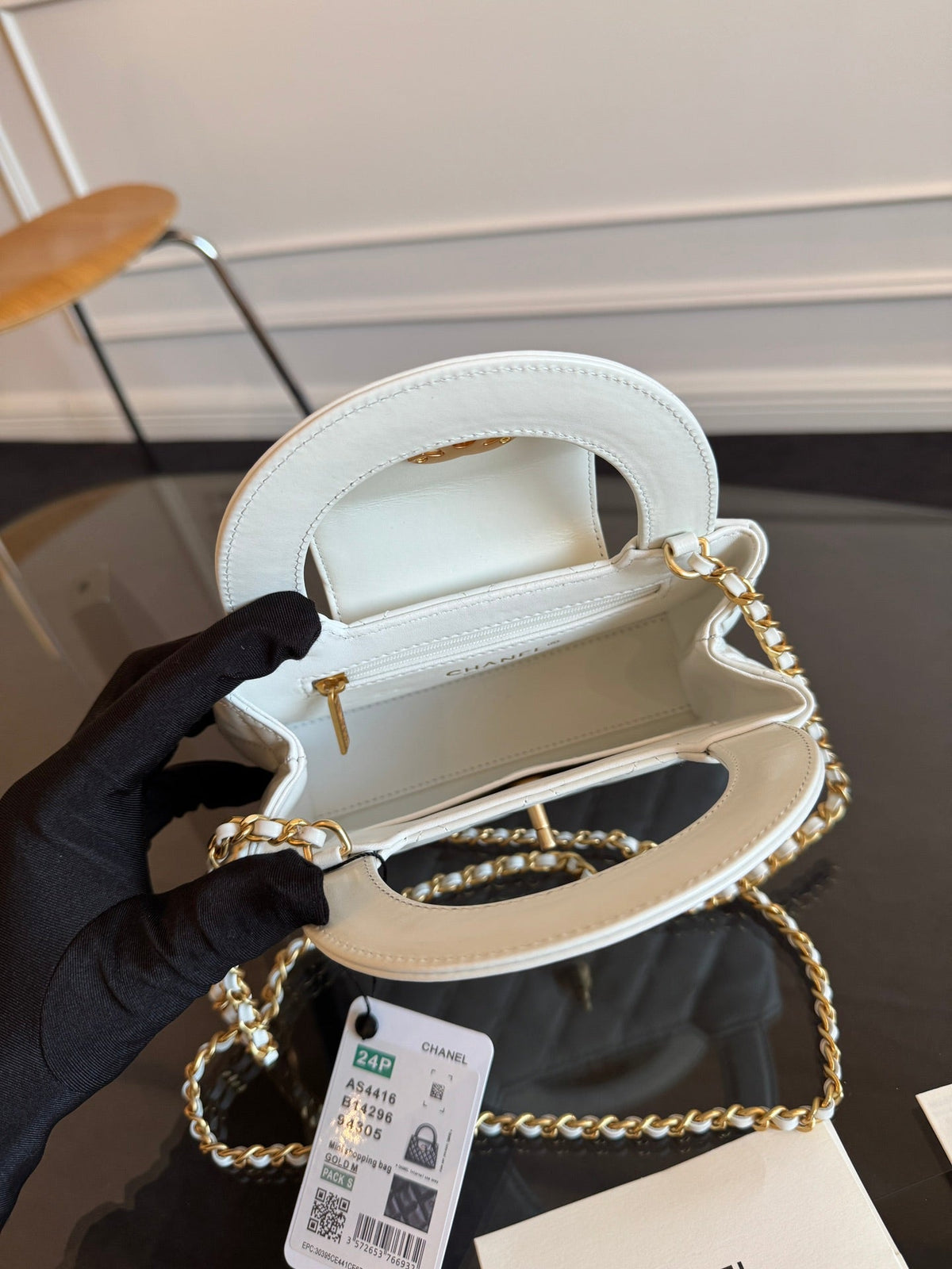 CHANEL KELLY BAG 19 IN WHITE CALFSKIN GOLD HARDWARE