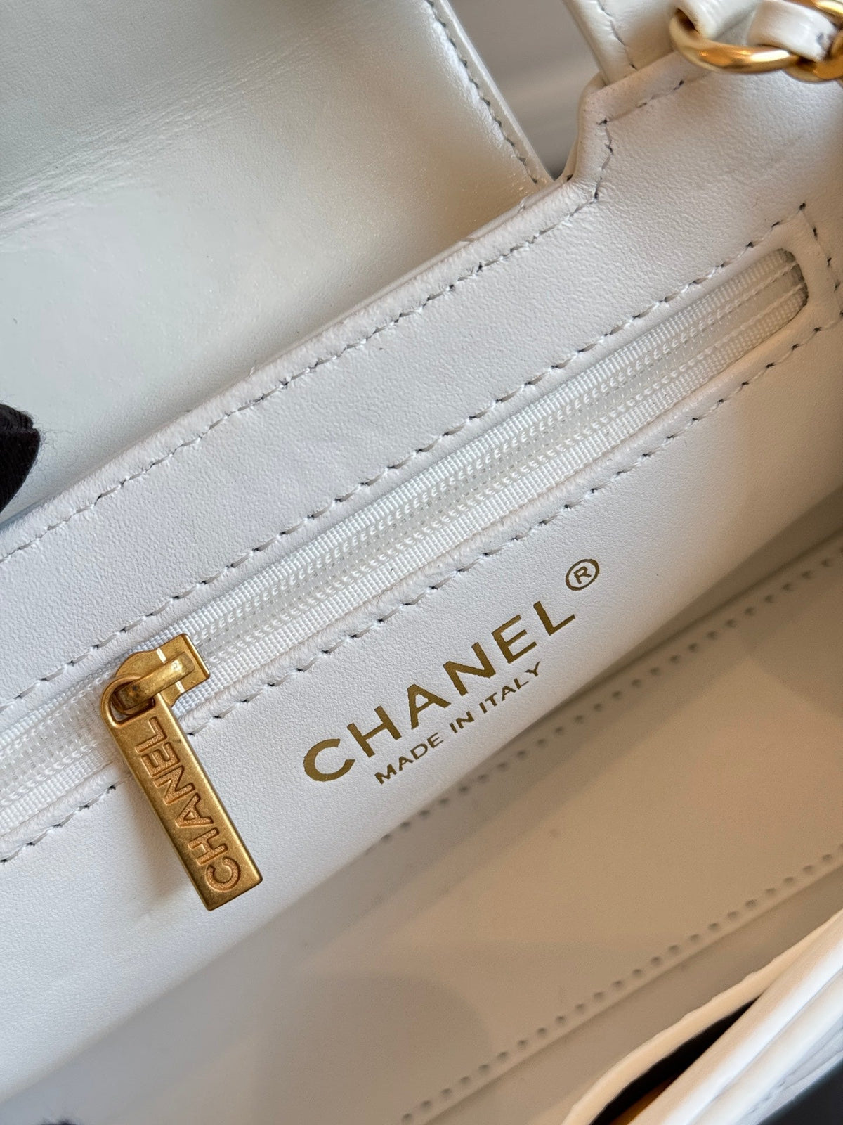 CHANEL KELLY BAG 19 IN WHITE CALFSKIN GOLD HARDWARE