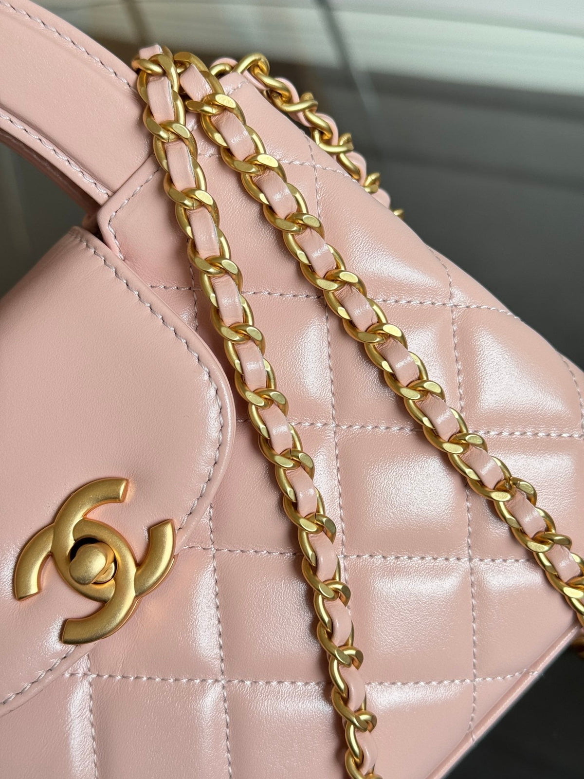 CHANEL KELLY BAG 19 IN LIGHT PINK CALFSKIN GOLD HARDWARE