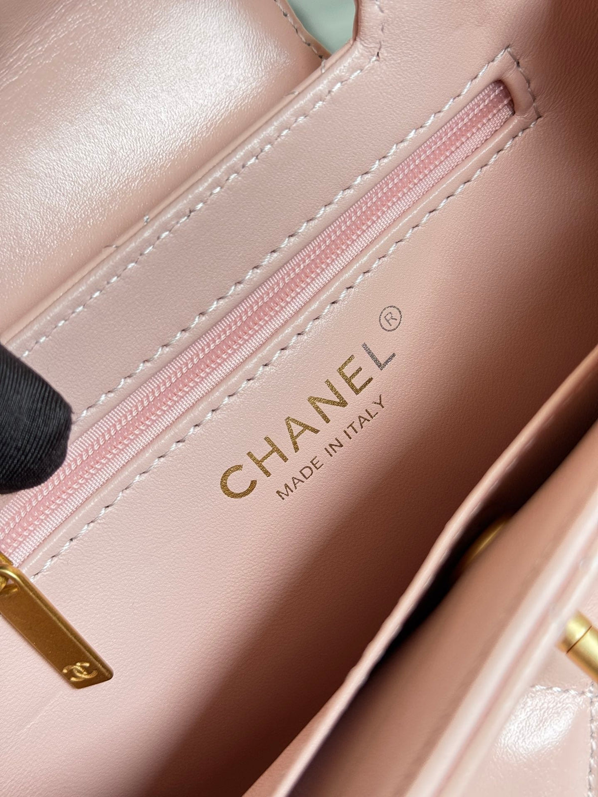 CHANEL KELLY BAG 19 IN LIGHT PINK CALFSKIN GOLD HARDWARE