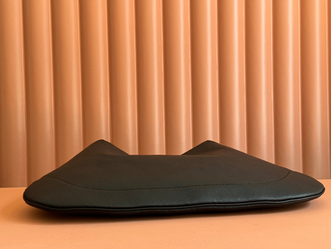 B LARGE SHOULDER BAG 49 IN BLACK SMOOTH LAMBSKIN