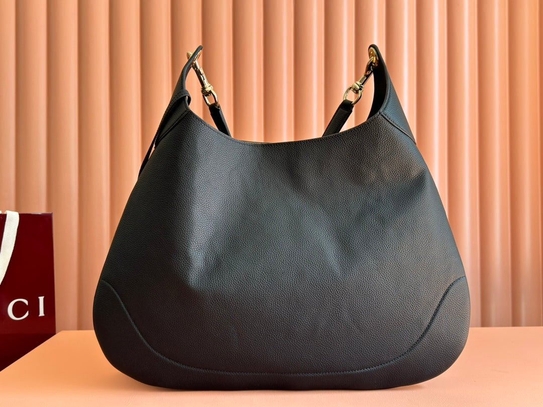 B LARGE SHOULDER BAG 49 IN BLACK SMOOTH LAMBSKIN