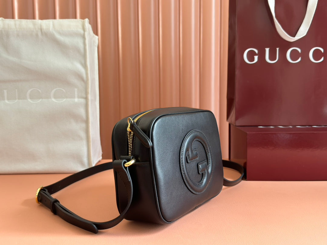 BLONDIE SMALL SHOULDER BAG 21 IN BLACK SMOOTH CALFSKIN