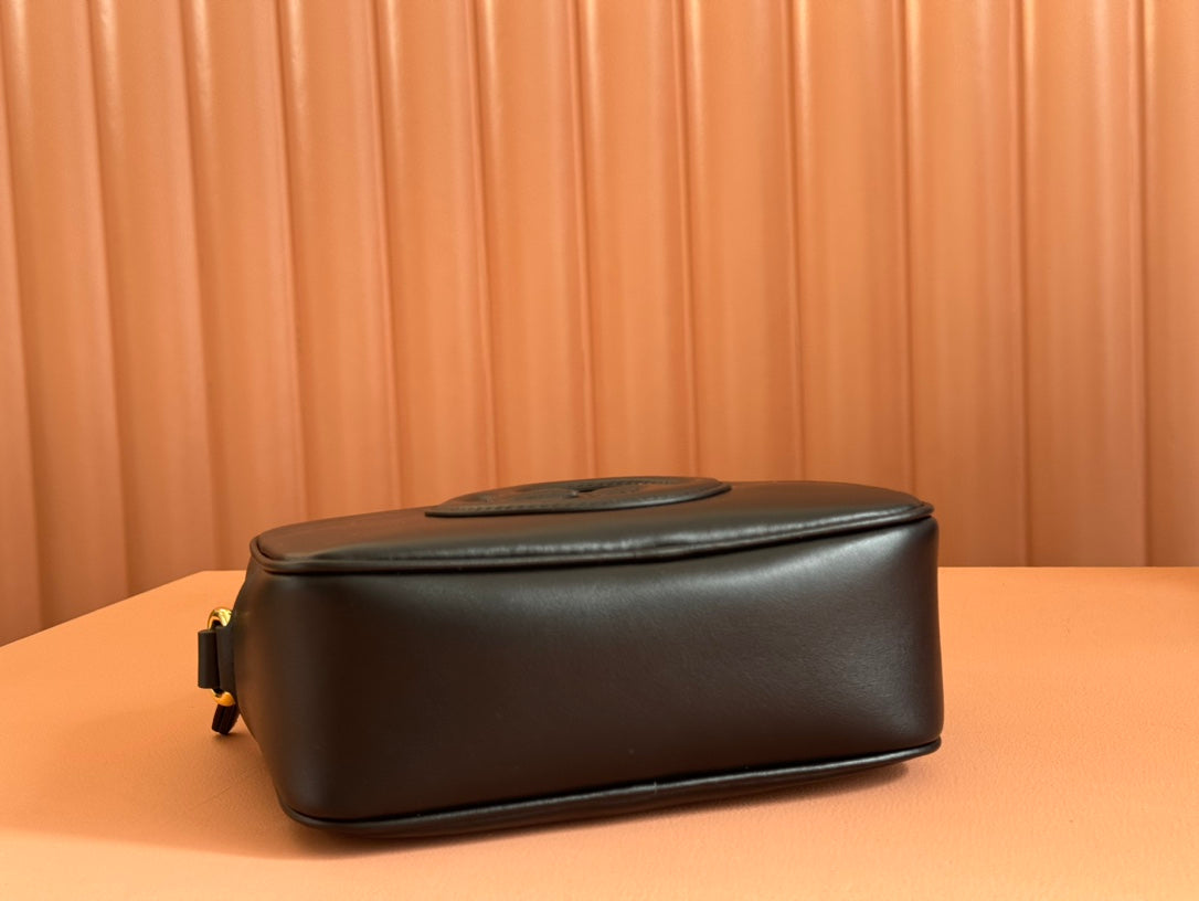 BLONDIE SMALL SHOULDER BAG 21 IN BLACK SMOOTH CALFSKIN