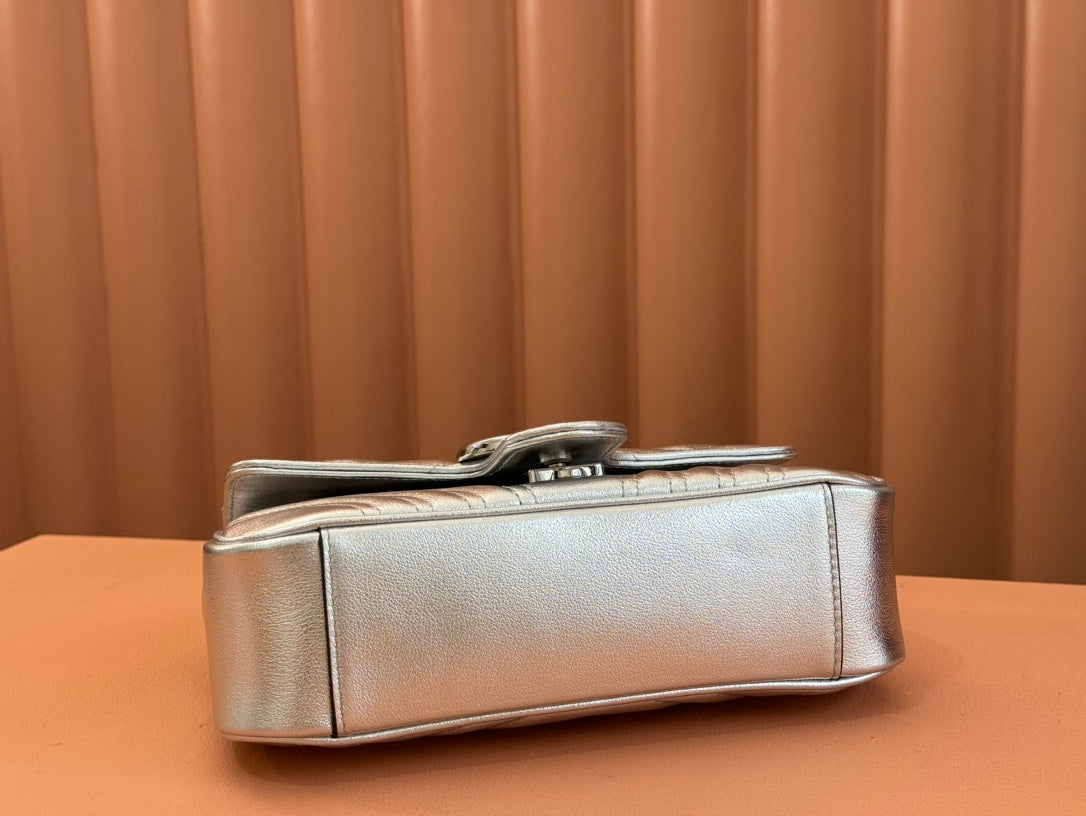 MARMONT MEDIUM SHOUDER BAG 23 IN SILVER PATENT CALFSKIN