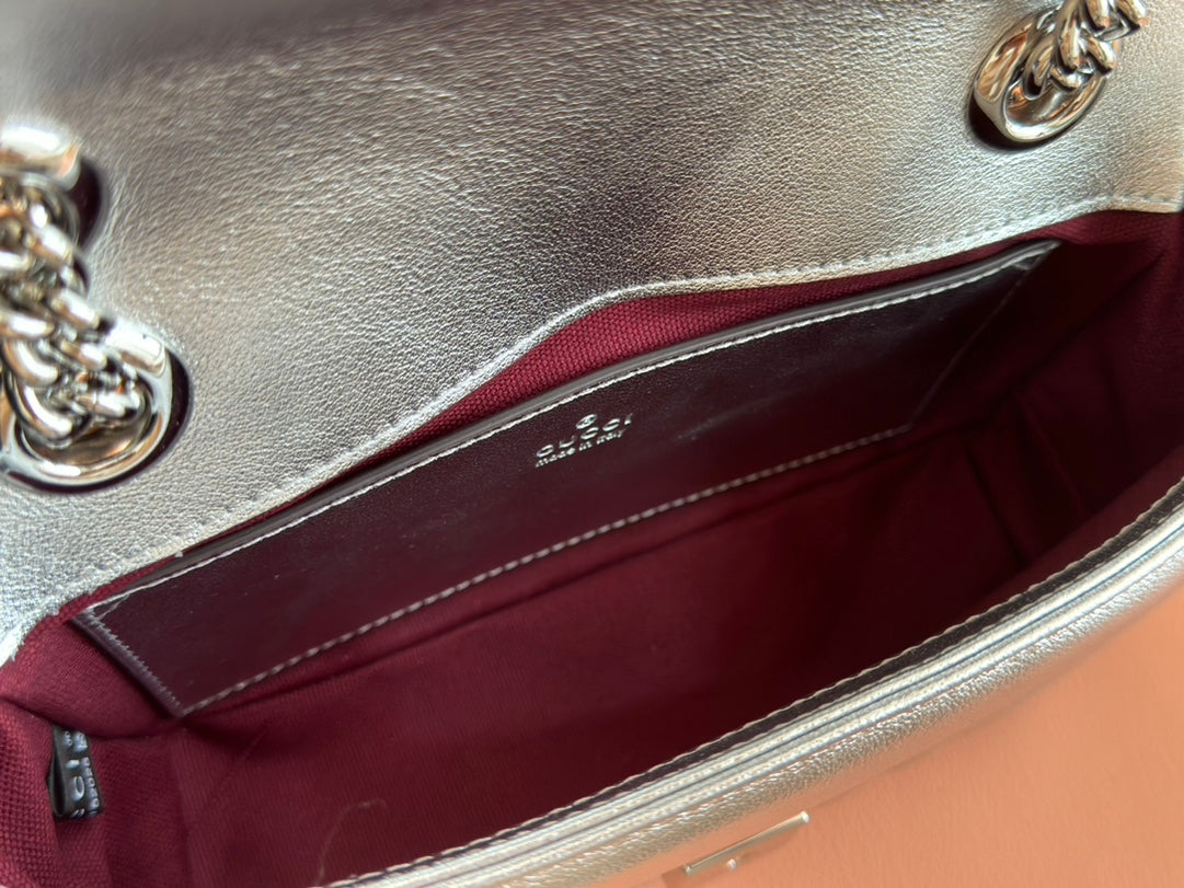 MARMONT MEDIUM SHOUDER BAG 23 IN SILVER PATENT CALFSKIN