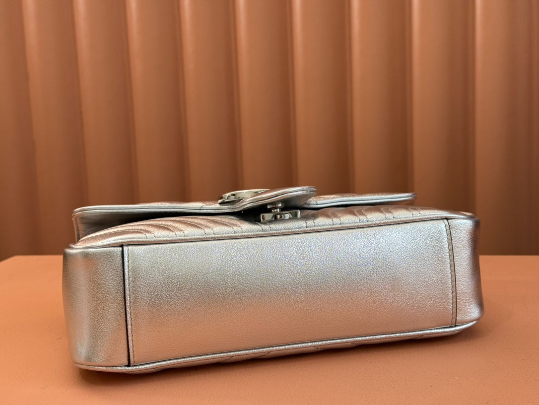 MARMONT MEDIUM SHOUDER BAG 26 IN SILVER PATENT CALFSKIN